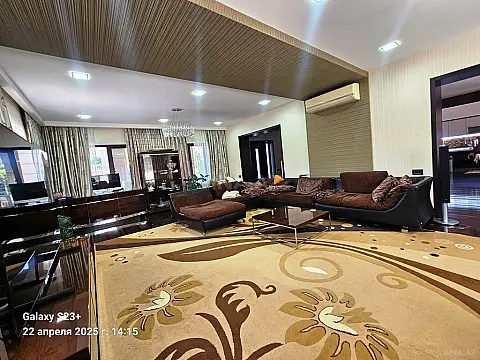 Satılır 5 otaqlı həyət evi 550 m²