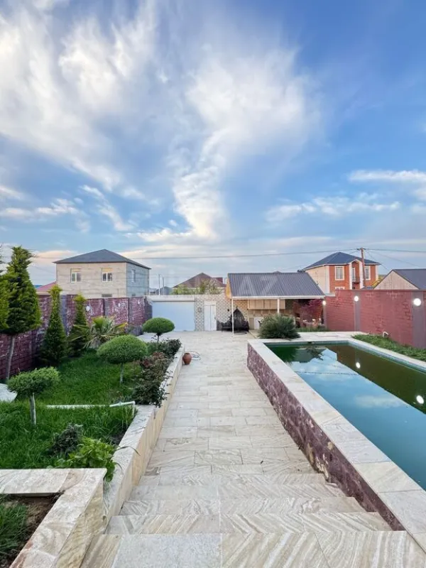 Satılır 5 otaqlı həyət evi 140 m²