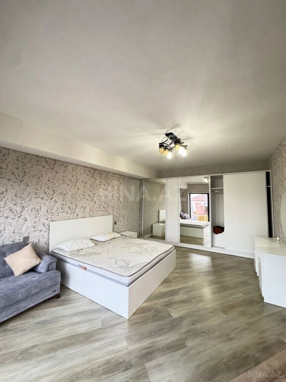 Satılır 5 otaqlı həyət evi 140 m²