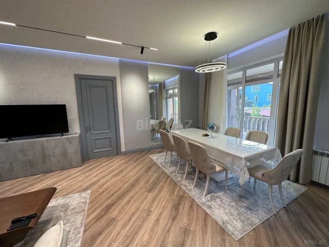 Satılır 4 otaqlı həyət evi 240 m²