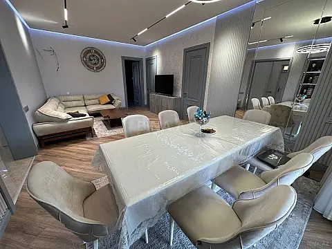 Satılır 4 otaqlı həyət evi 240 m²