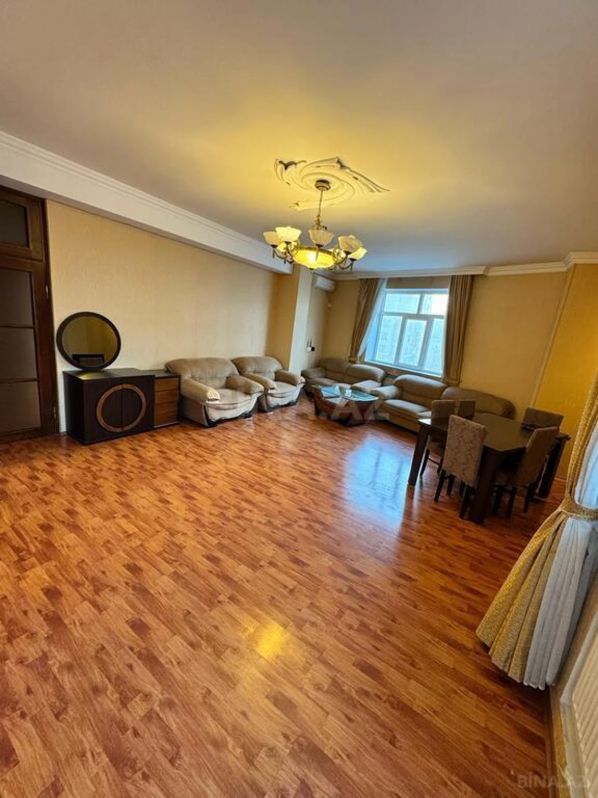 Kirayə verilir 3 otaqlı mənzil 120 m²
