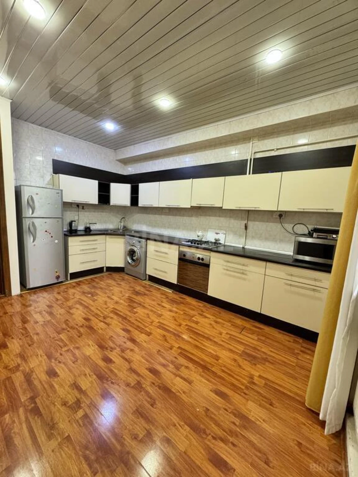 Kirayə verilir 3 otaqlı mənzil 120 m²