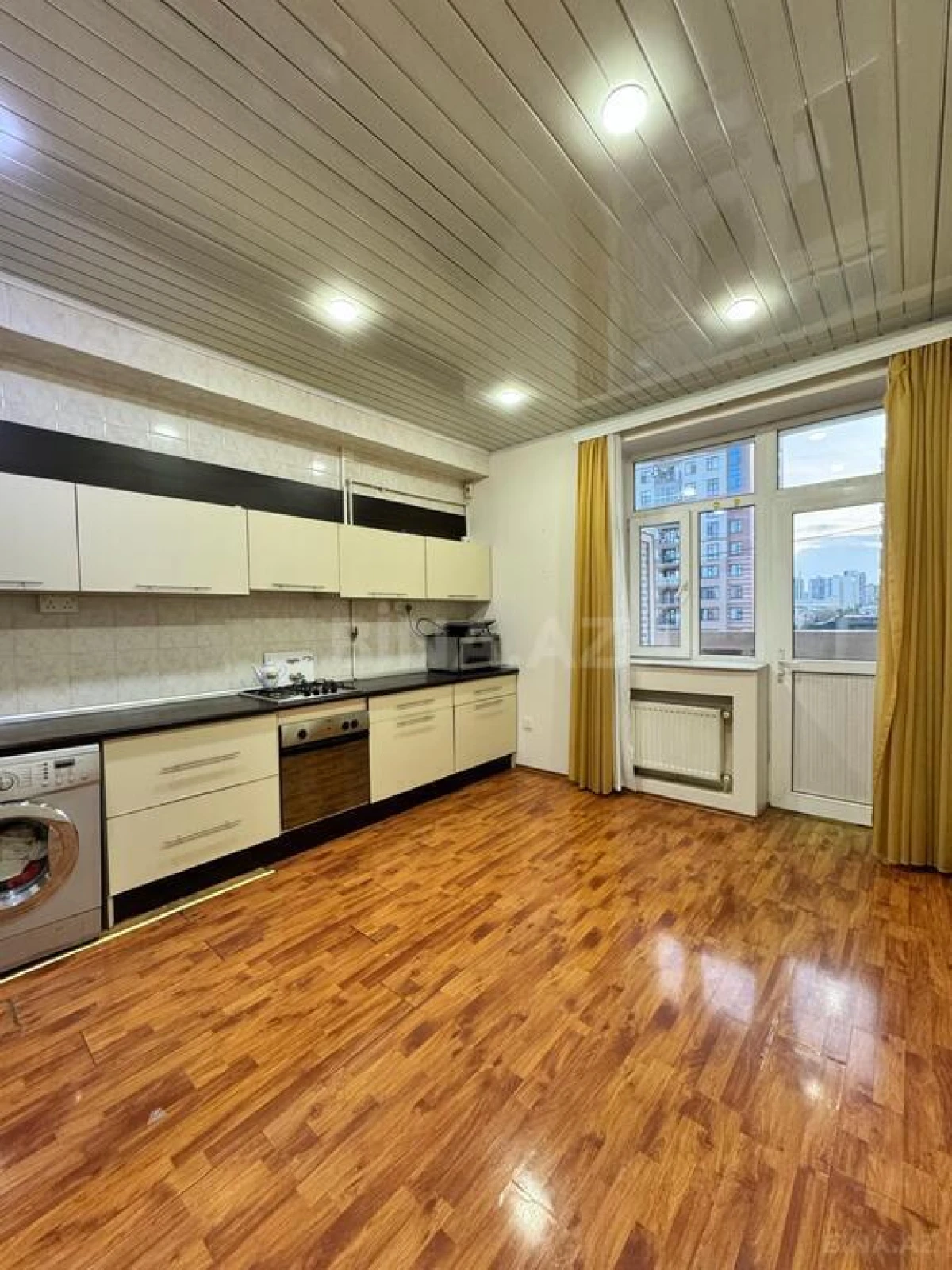 Kirayə verilir 3 otaqlı mənzil 120 m²