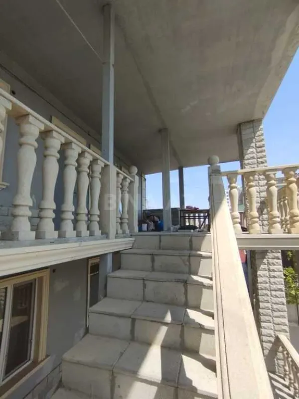 Satılır 16 otaqlı həyət evi 1000 m²