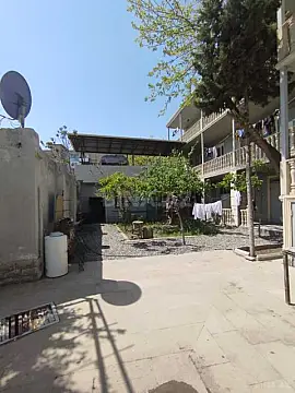 Satılır 16 otaqlı həyət evi 1000 m²