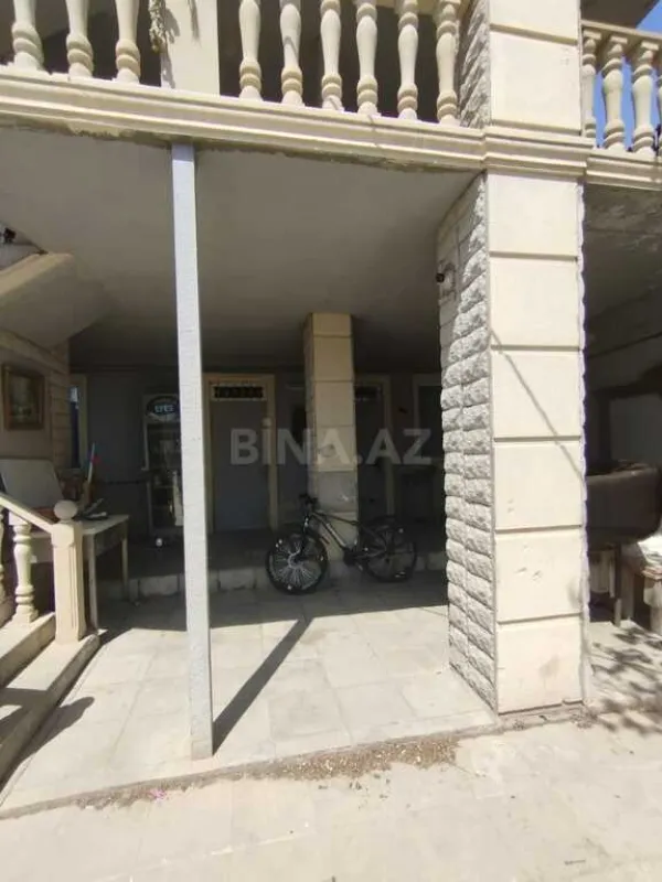 Satılır 16 otaqlı həyət evi 1000 m²