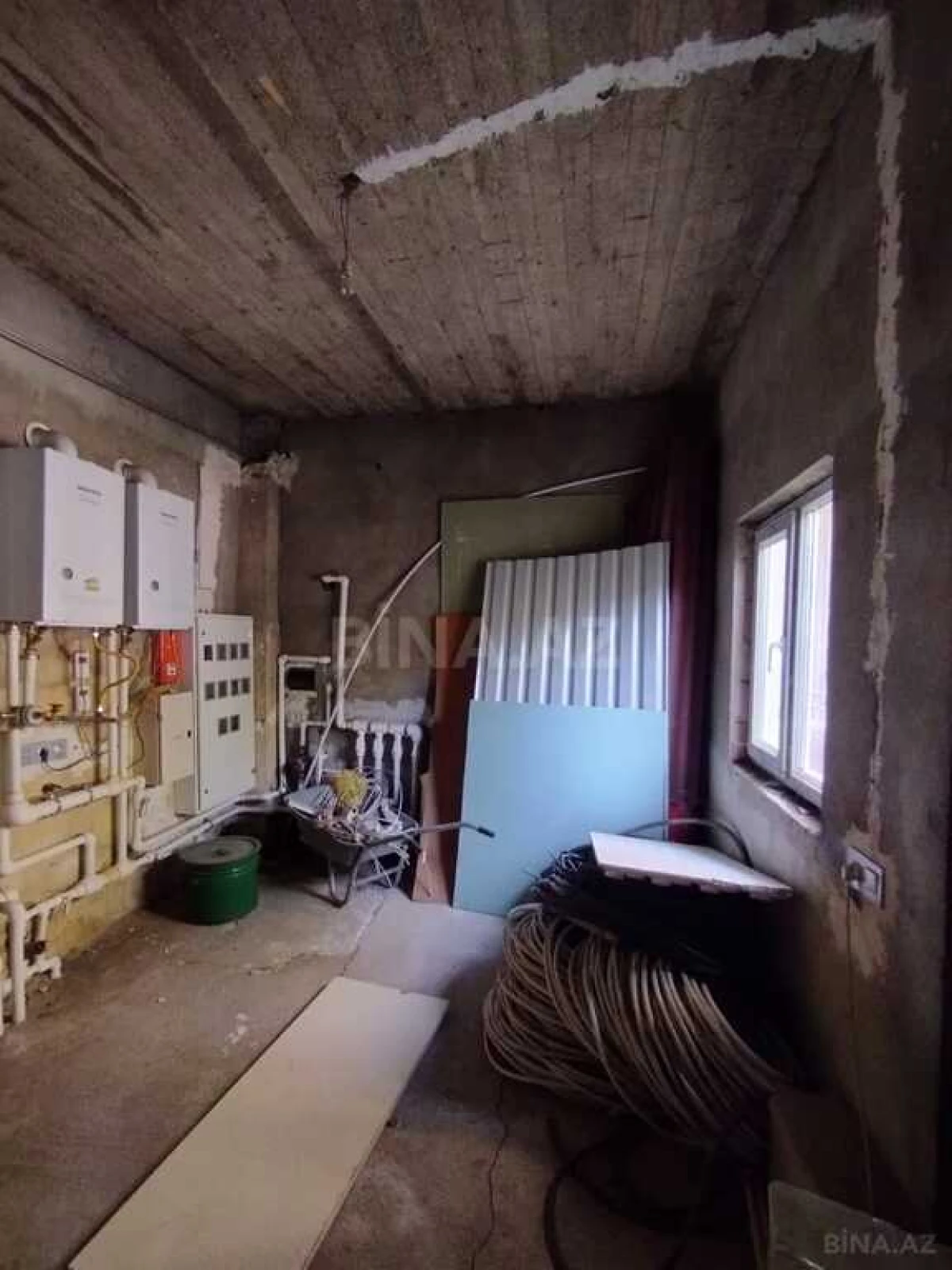 Satılır 16 otaqlı həyət evi 1000 m²