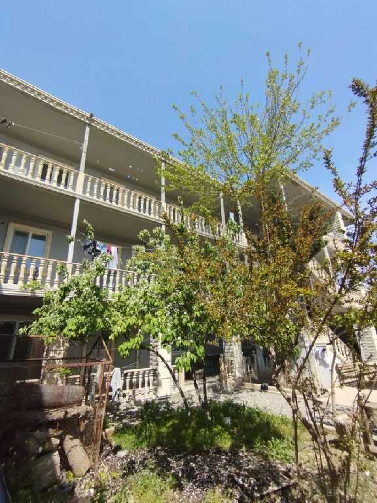 Satılır 16 otaqlı həyət evi 1000 m²