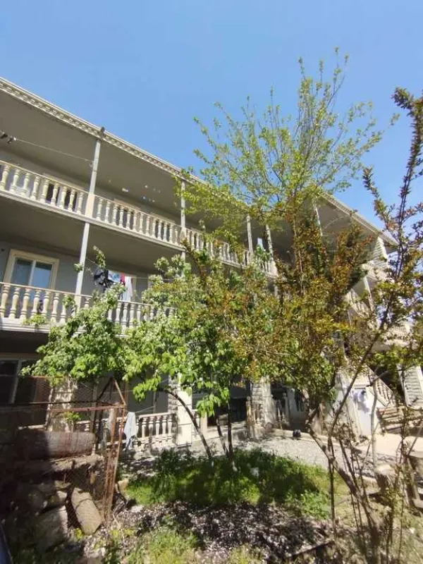 Satılır 16 otaqlı həyət evi 1000 m²