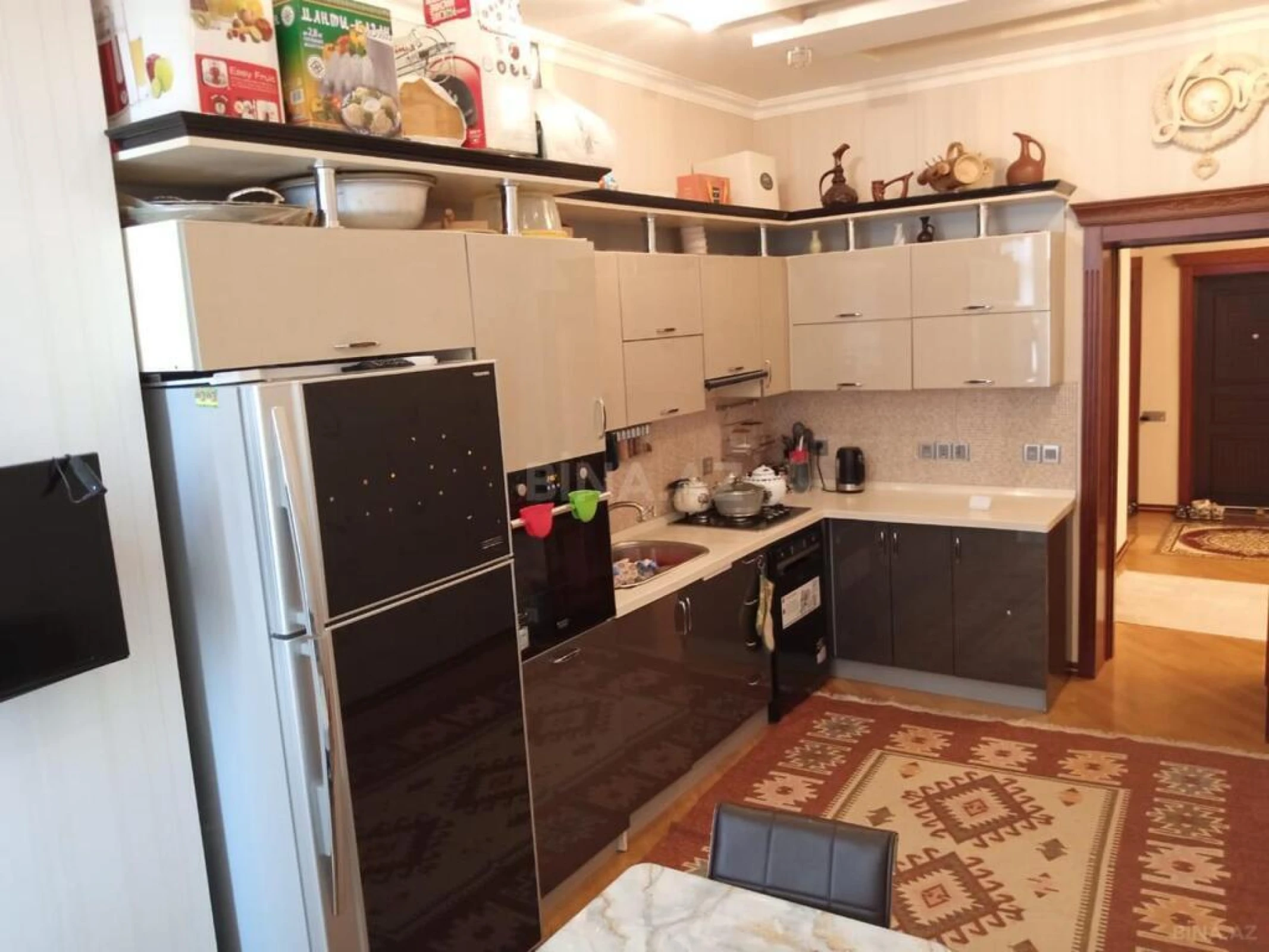Satılır 3 otaqlı mənzil 137 m²