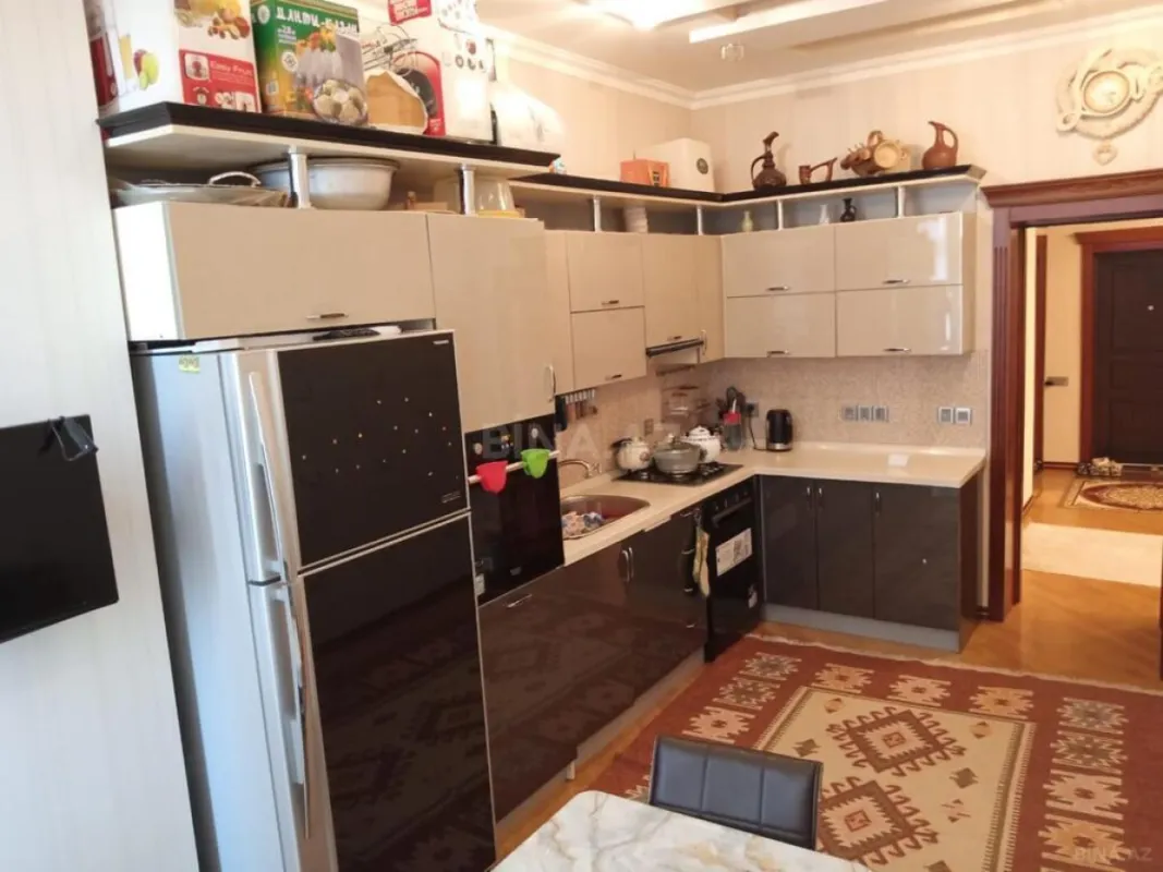 Satılır 3 otaqlı mənzil 137 m²