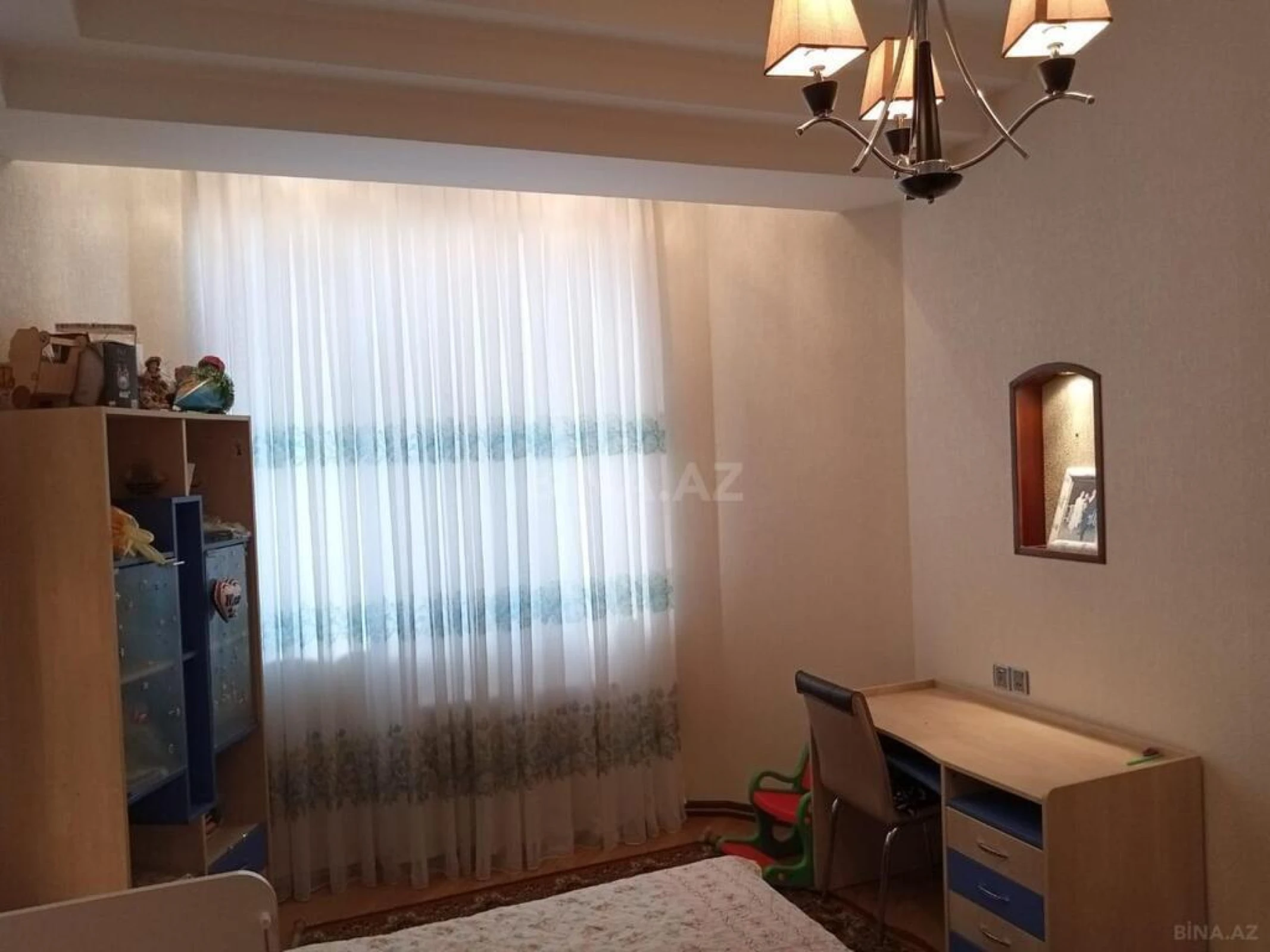 Satılır 3 otaqlı mənzil 137 m²