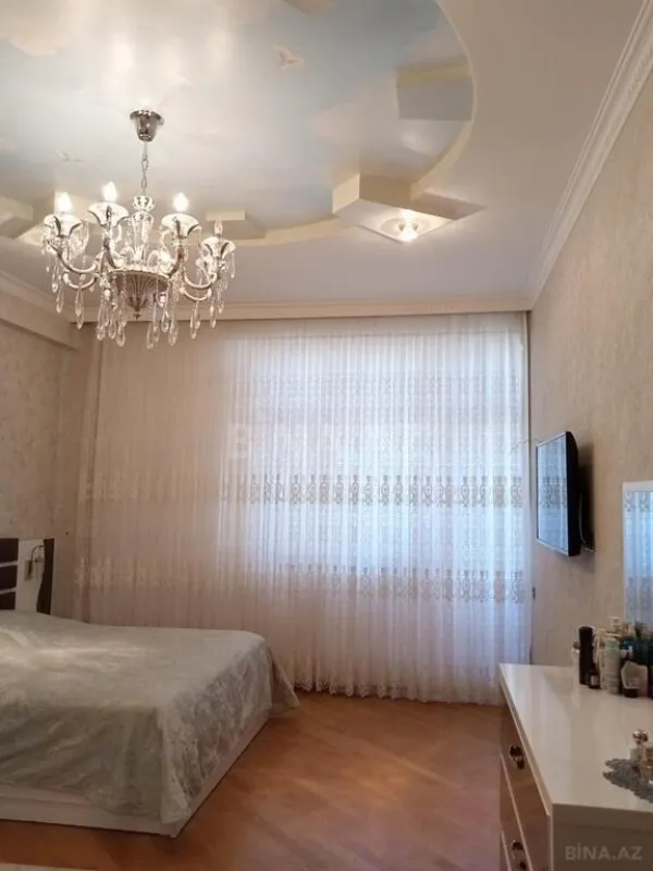 Satılır 3 otaqlı mənzil 137 m²