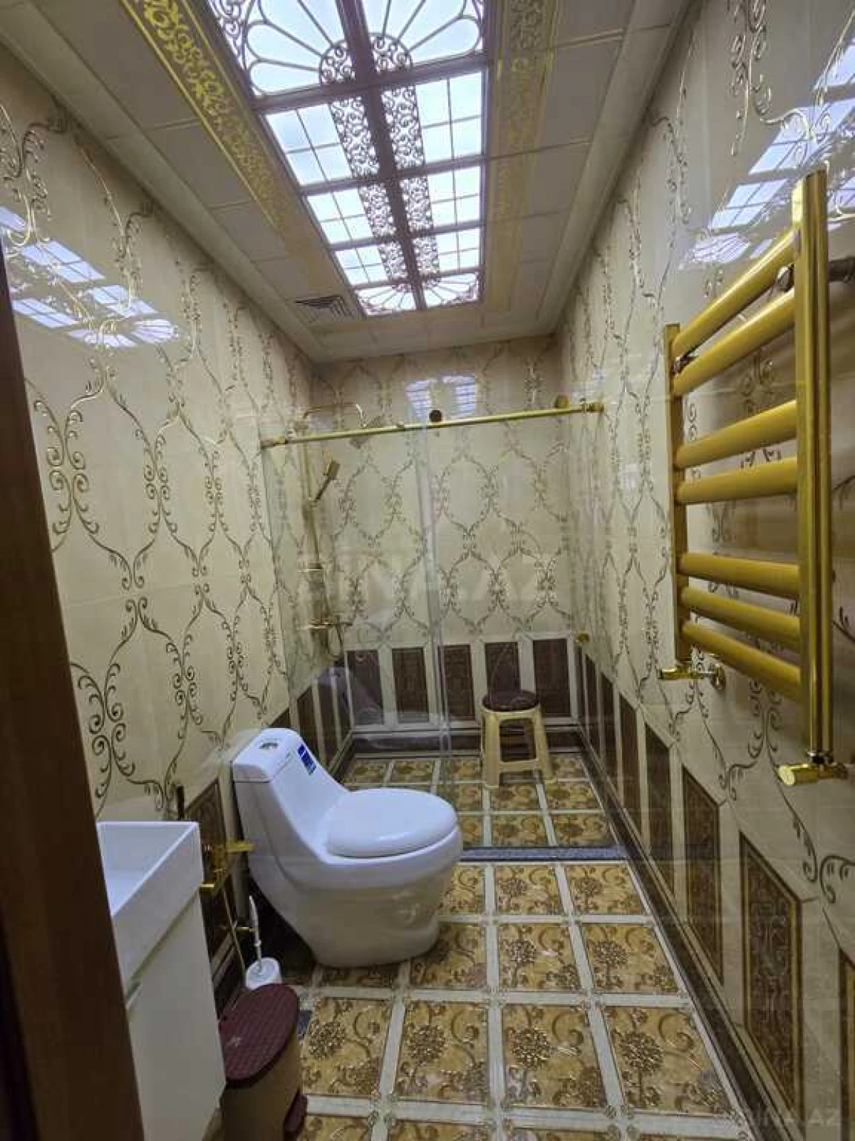 Kirayə verilir 4 otaqlı mənzil 180 m²