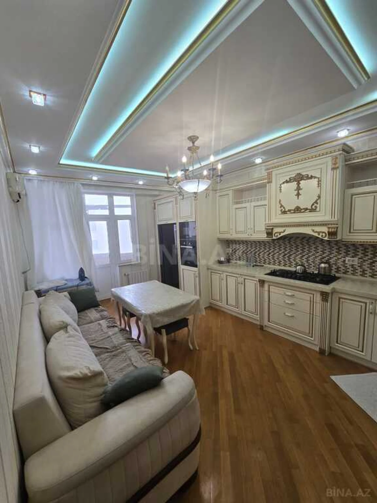 Kirayə verilir 4 otaqlı mənzil 180 m²