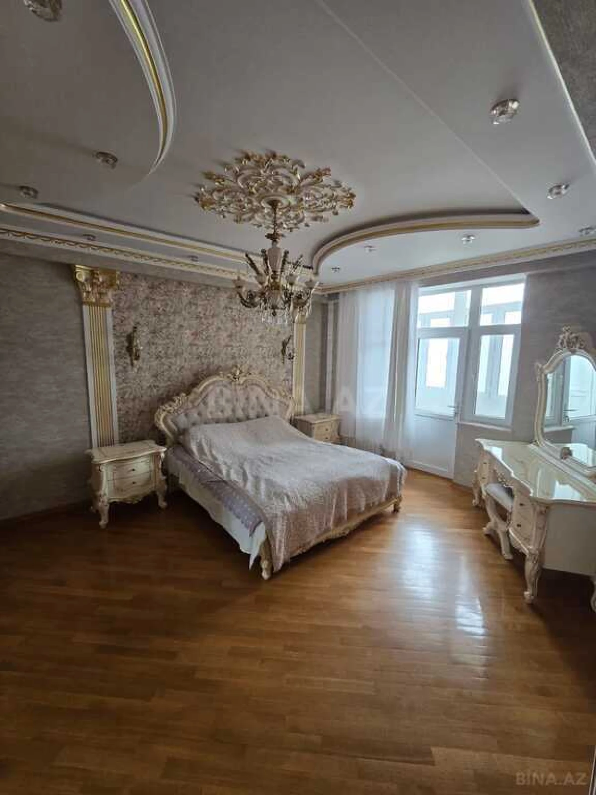 Kirayə verilir 4 otaqlı mənzil 180 m²