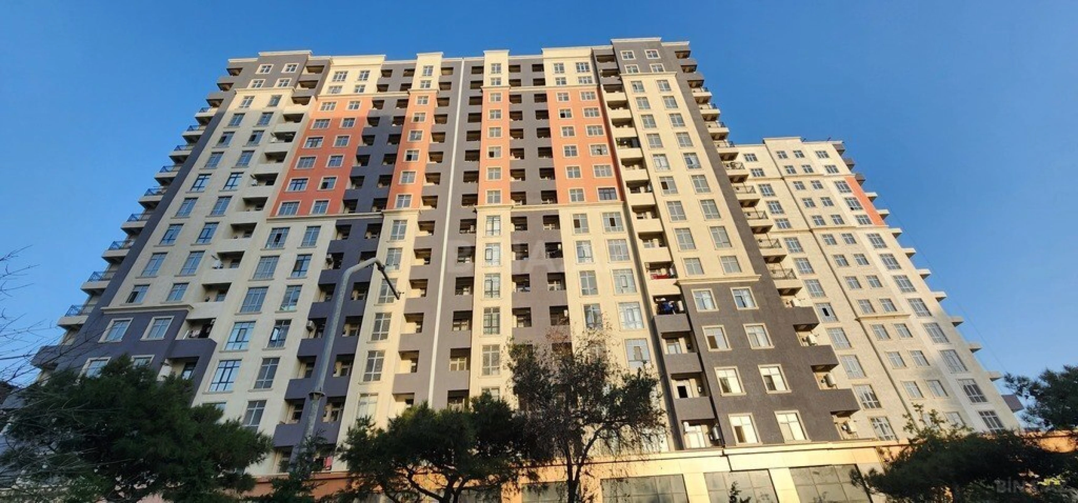 Satılır 4 otaqlı mənzil 126 m²