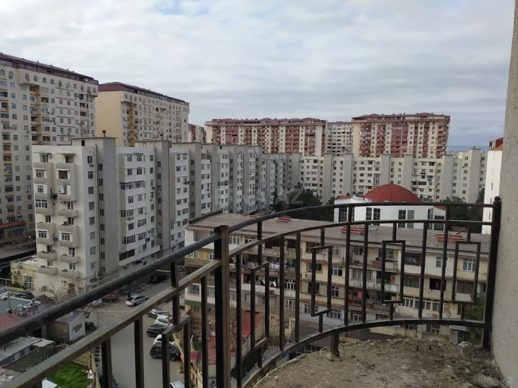 Satılır 4 otaqlı mənzil 144 m²
