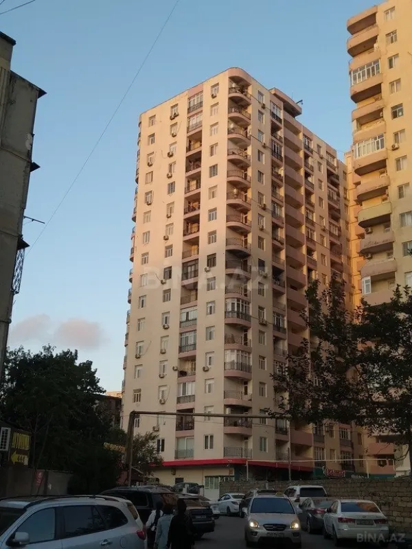 Satılır 4 otaqlı mənzil 144 m²