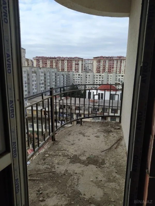 Satılır 4 otaqlı mənzil 144 m²