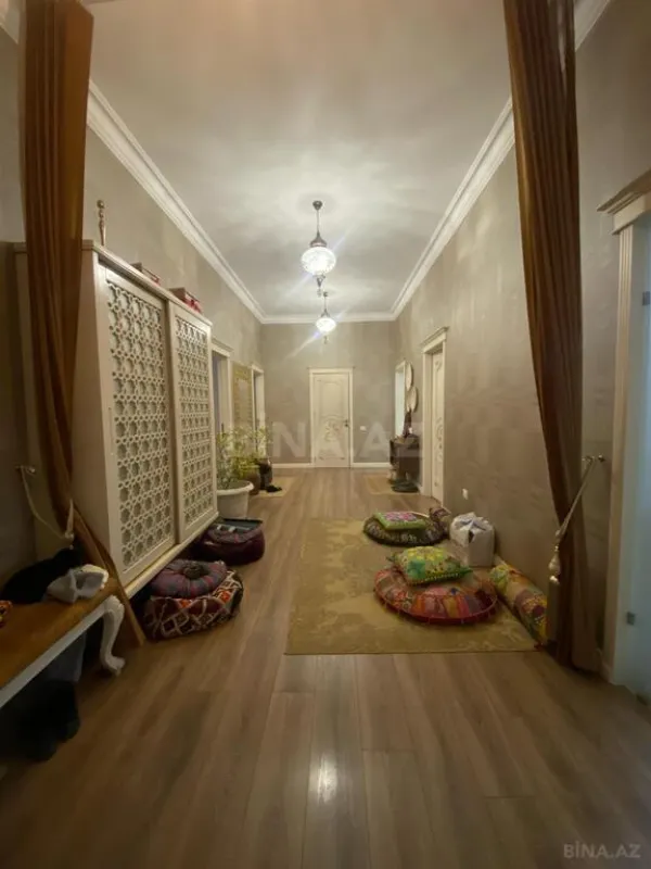 Satılır 4 otaqlı mənzil 157 m²