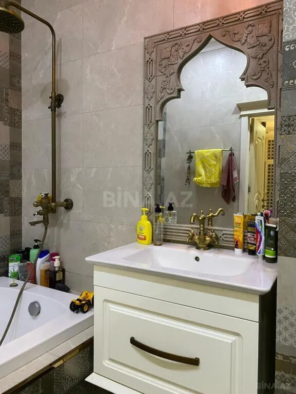 Satılır 4 otaqlı mənzil 157 m²