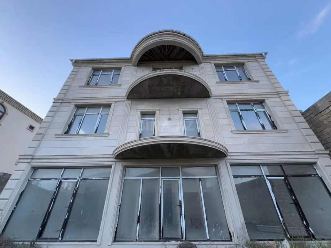 Satılır 7 otaqlı həyət evi 550 m²