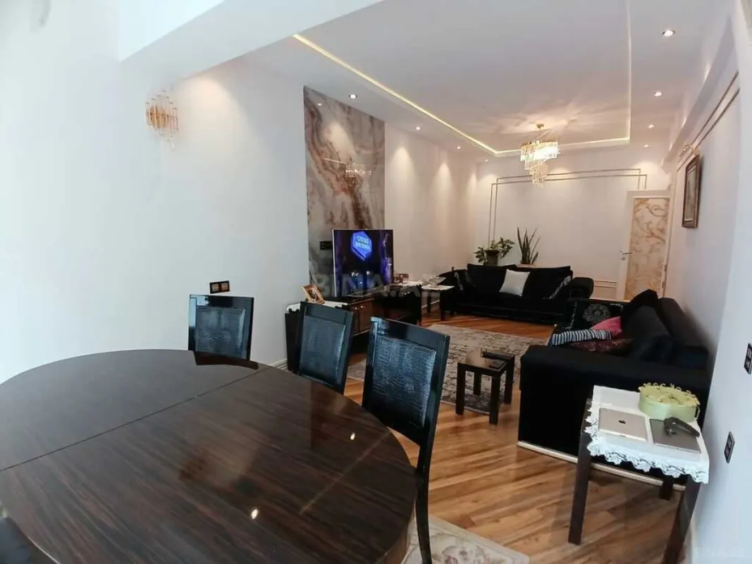 Satılır 3 otaqlı mənzil 143 m²