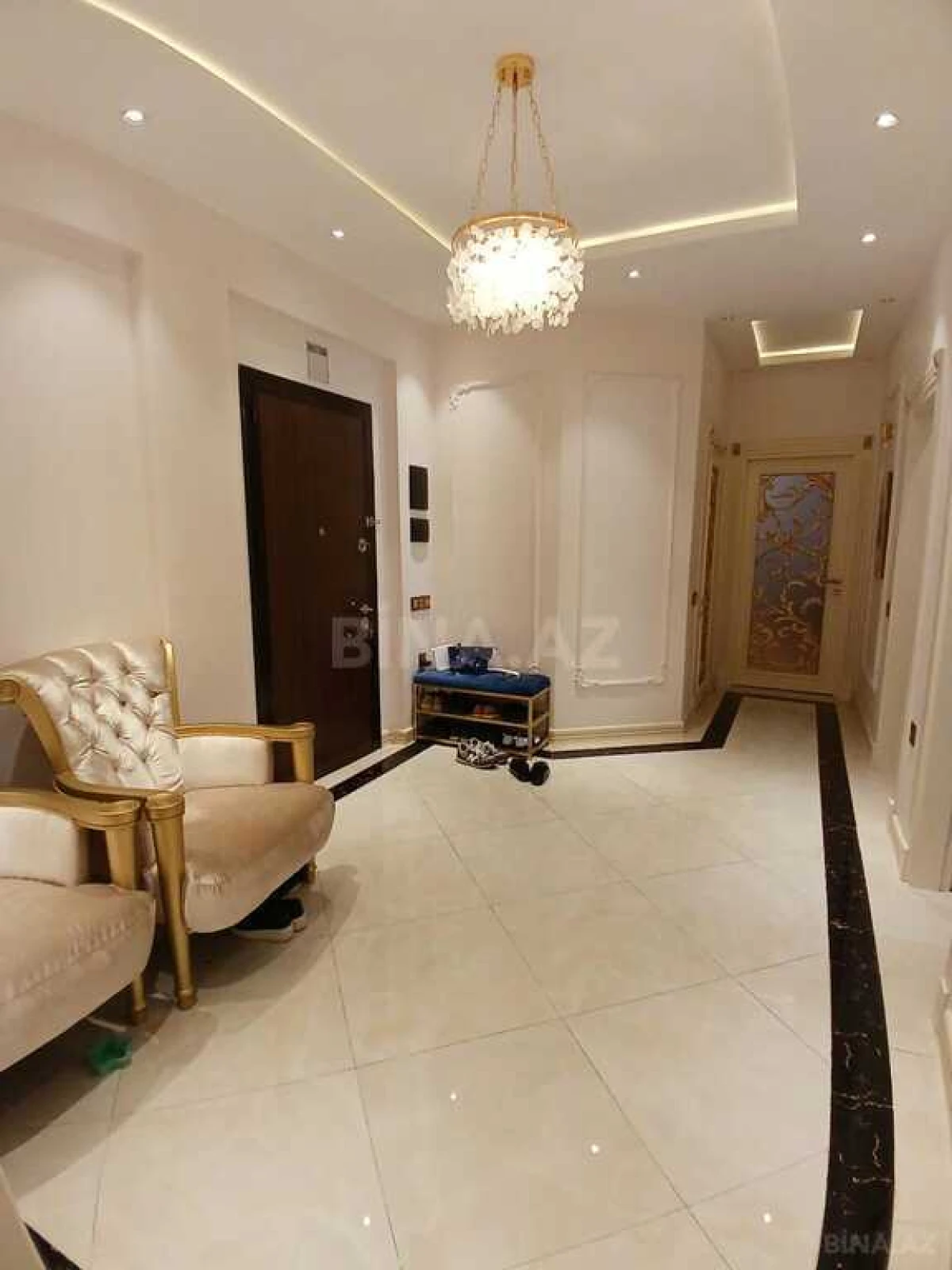 Satılır 3 otaqlı mənzil 143 m²