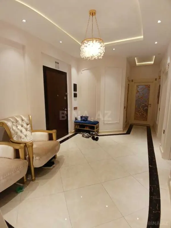 Satılır 3 otaqlı mənzil 143 m²
