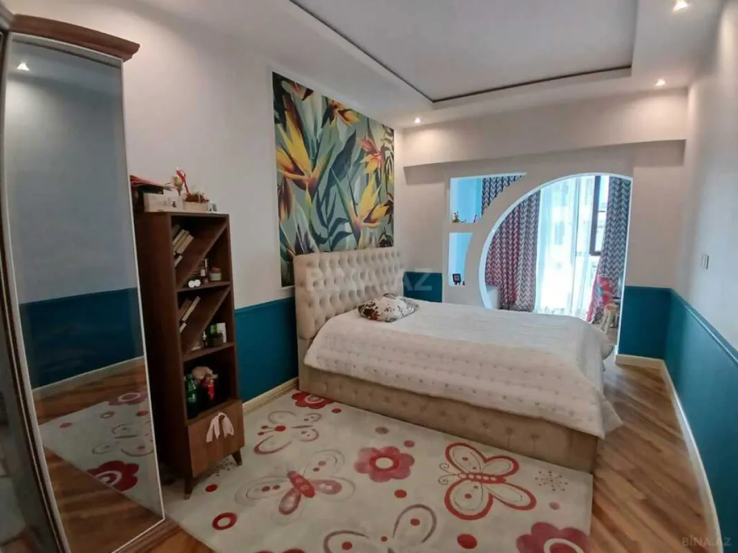 Satılır 3 otaqlı mənzil 143 m²