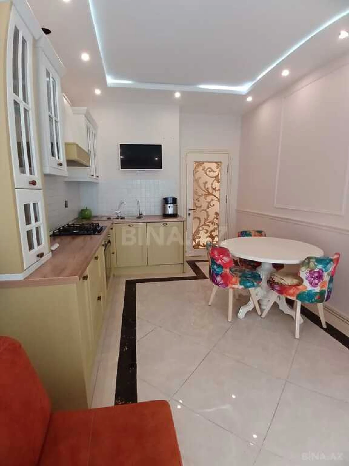 Satılır 3 otaqlı mənzil 143 m²