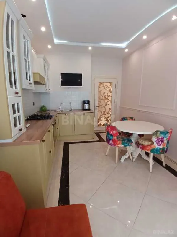 Satılır 3 otaqlı mənzil 143 m²