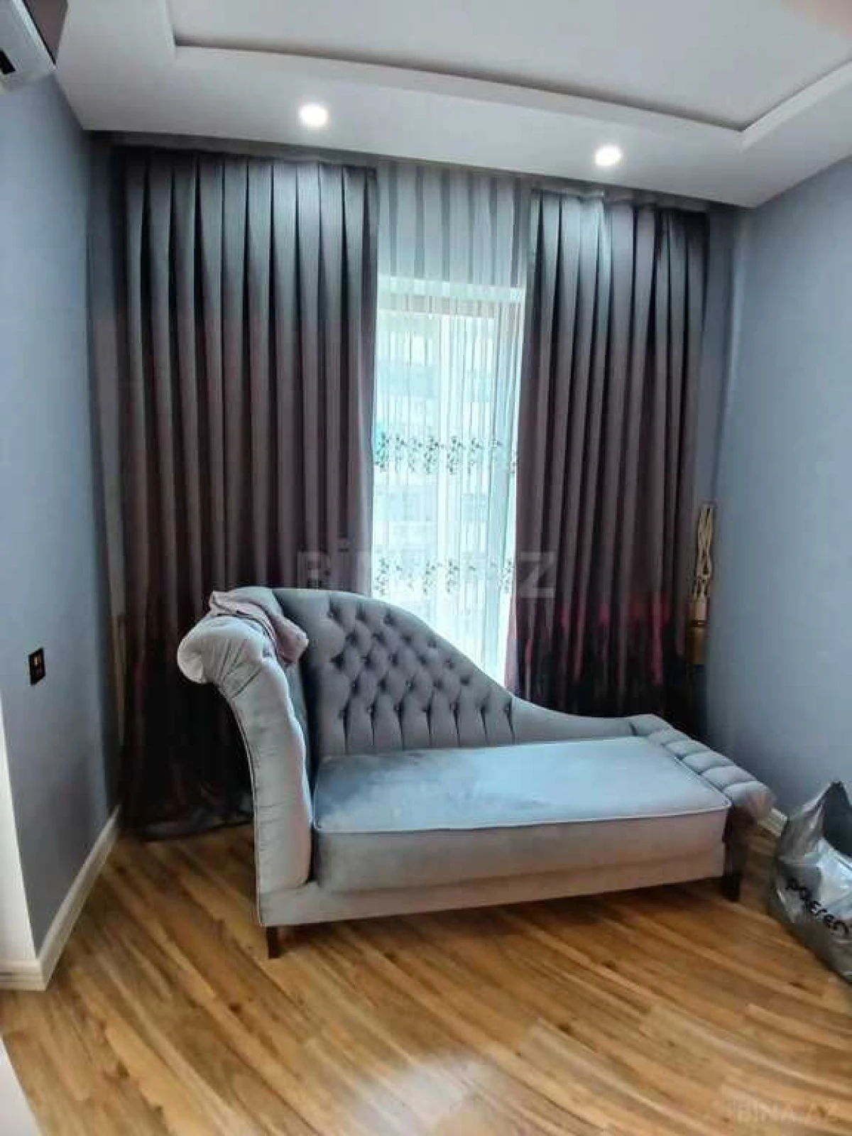Satılır 3 otaqlı mənzil 143 m²