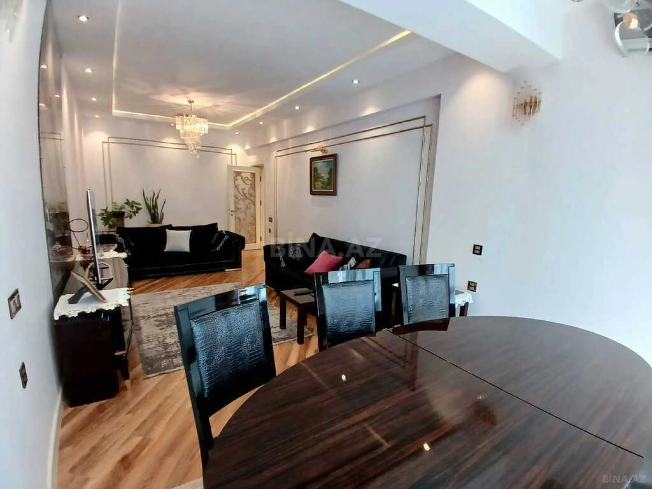 Satılır 3 otaqlı mənzil 143 m²