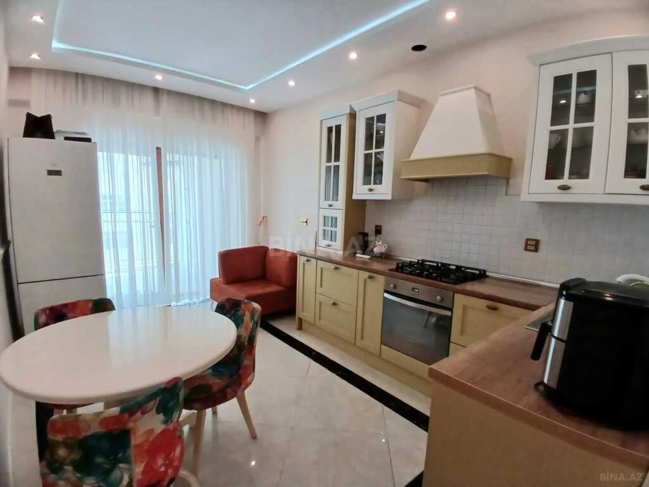 Satılır 3 otaqlı mənzil 143 m²