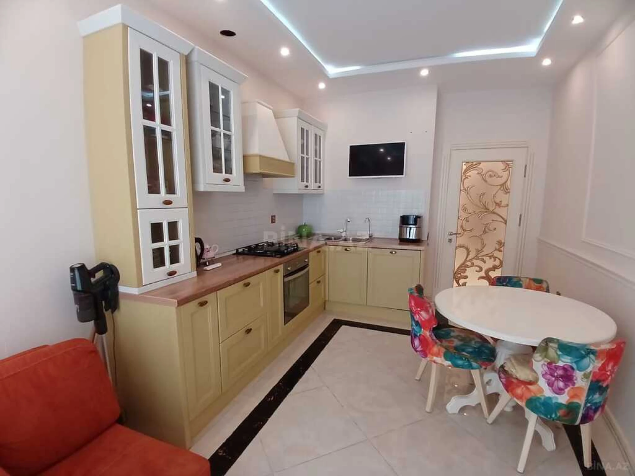 Satılır 3 otaqlı mənzil 143 m²
