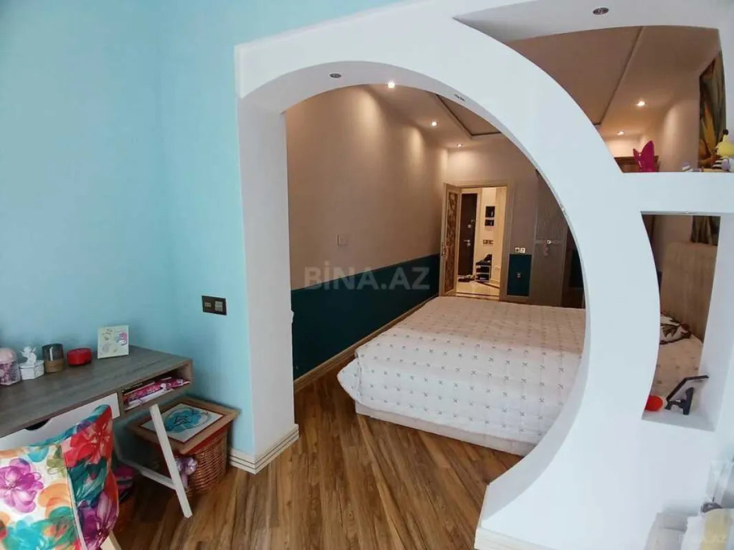 Satılır 3 otaqlı mənzil 143 m²