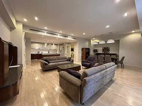 Kirayə verilir 3 otaqlı mənzil 180 m² — Bakı, Səbail 3 otaq 180.00 m²