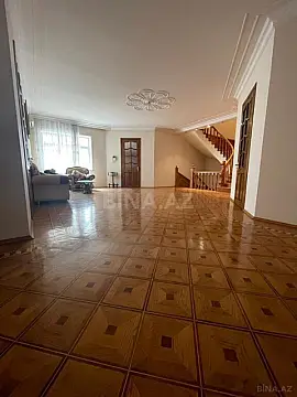 Satılır 7 otaqlı həyət evi 725 m²
