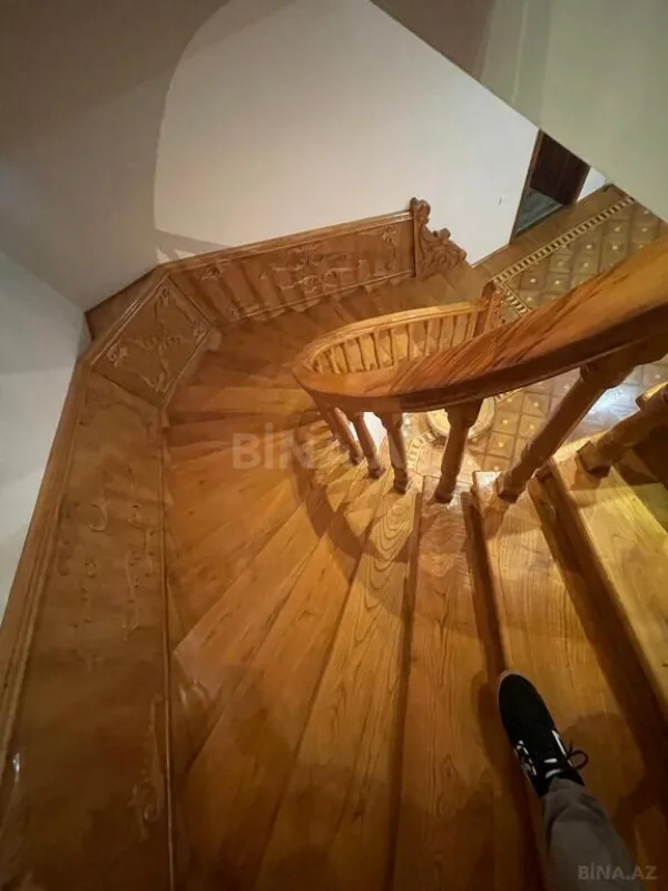 Satılır 7 otaqlı həyət evi 725 m²