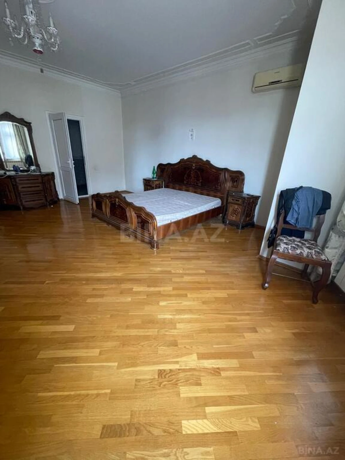 Satılır 7 otaqlı həyət evi 725 m²