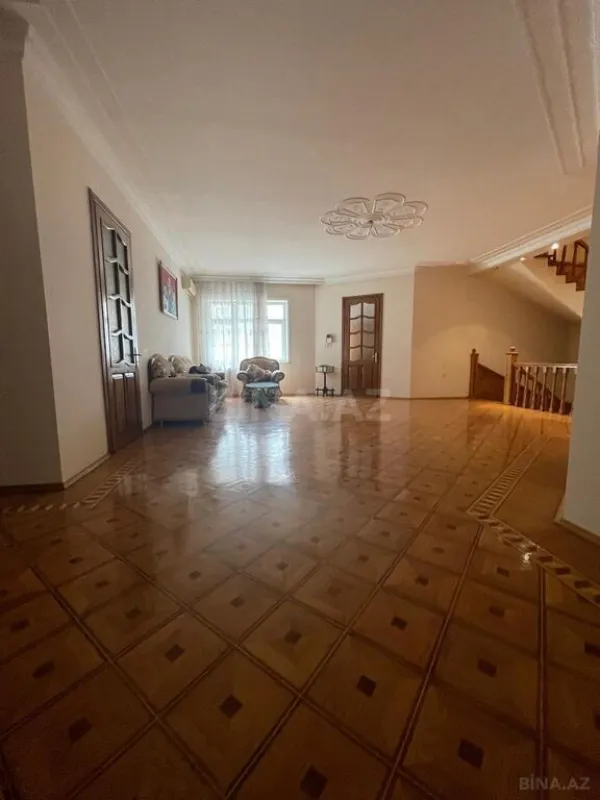 Satılır 7 otaqlı həyət evi 725 m²