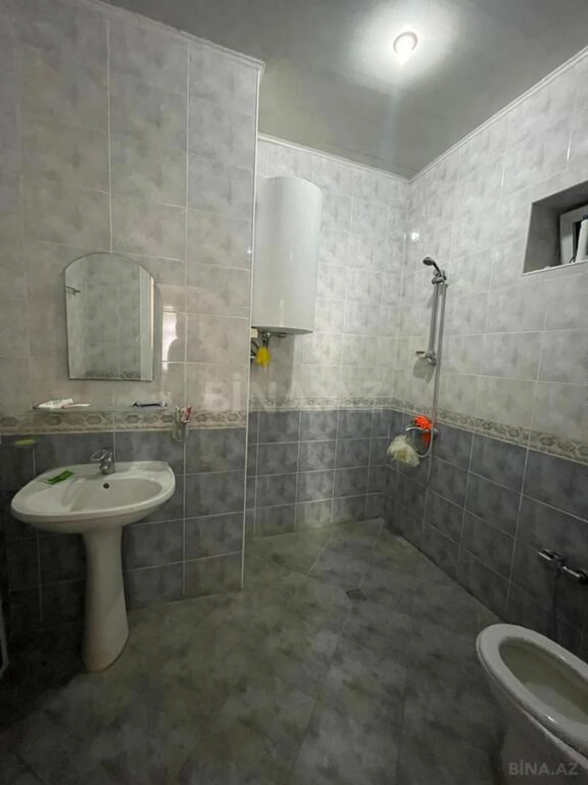 Satılır 7 otaqlı həyət evi 725 m²