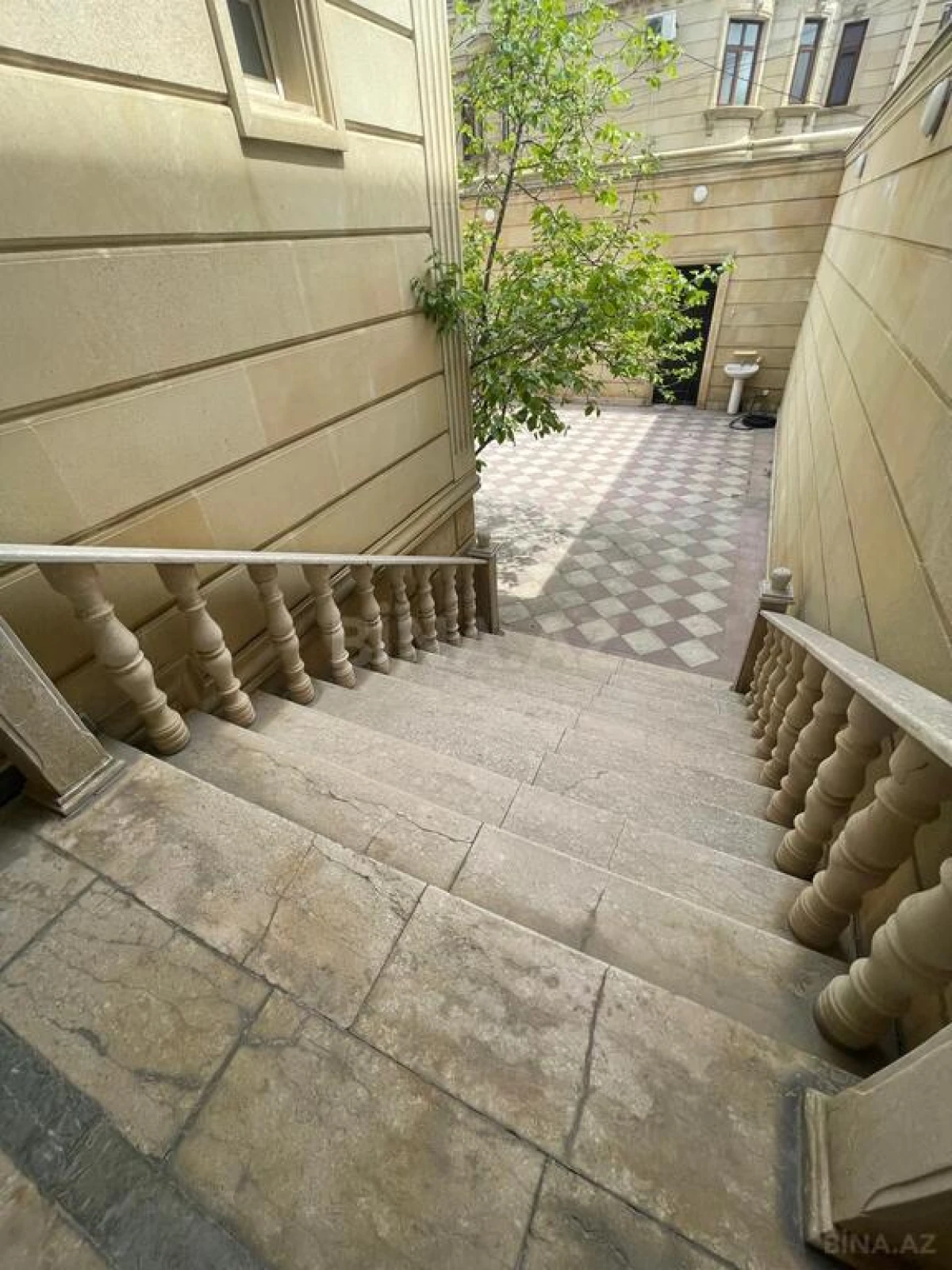 Satılır 7 otaqlı həyət evi 725 m²