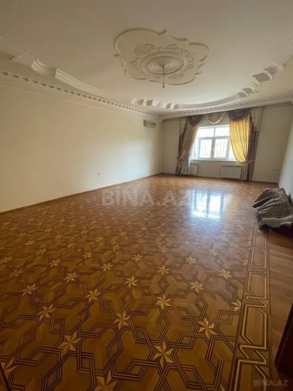 Satılır 7 otaqlı həyət evi 725 m²