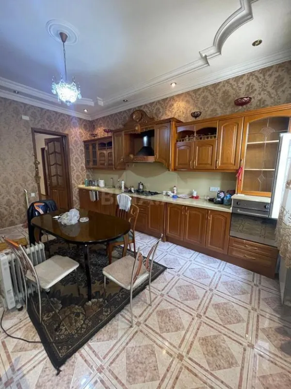 Satılır 7 otaqlı həyət evi 725 m²