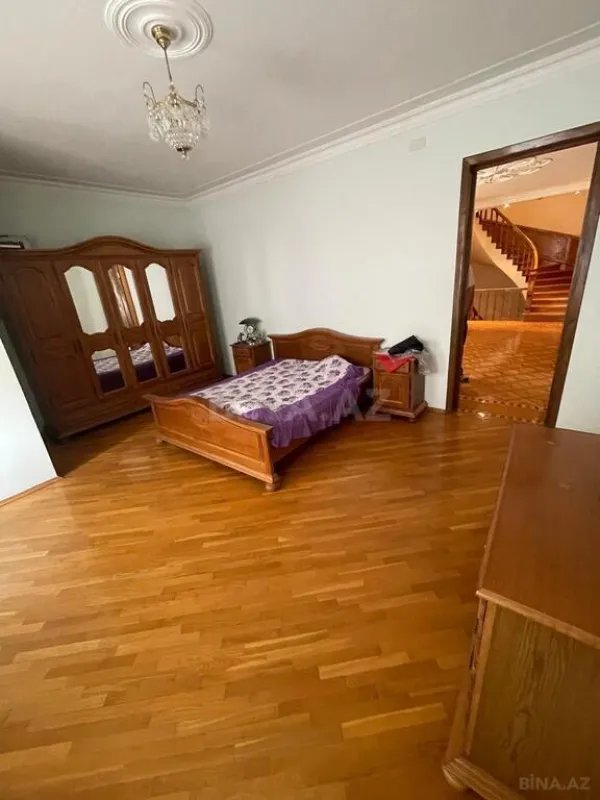 Satılır 7 otaqlı həyət evi 725 m²