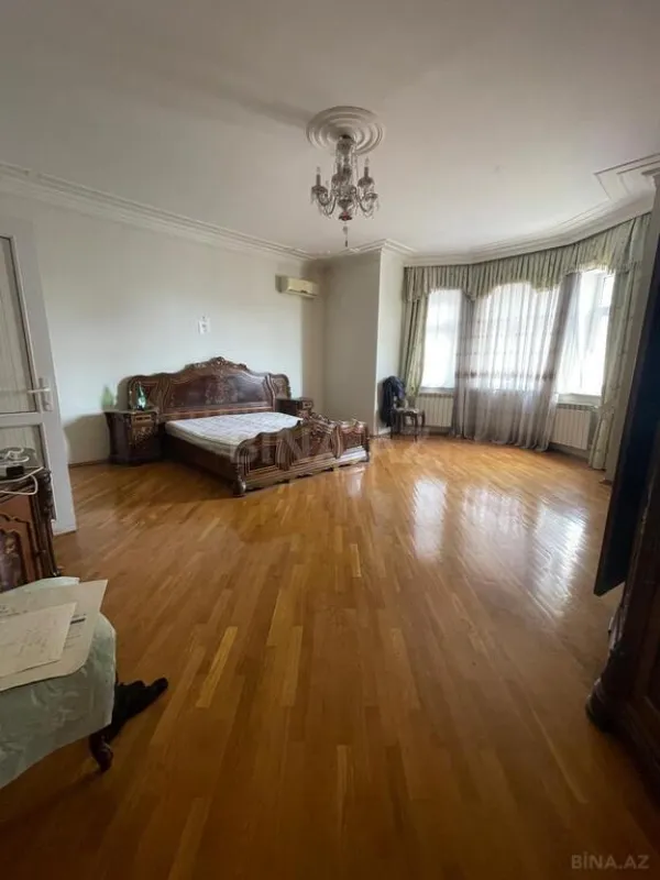 Satılır 7 otaqlı həyət evi 725 m²